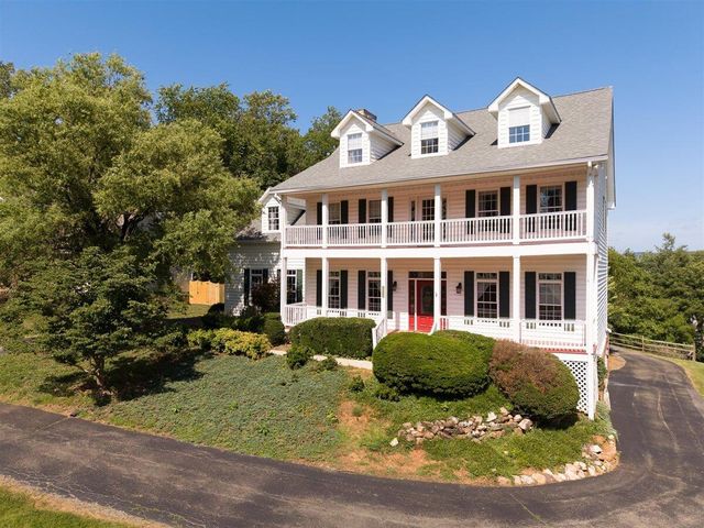 5975 Landview DR, Roanoke, VA 24018