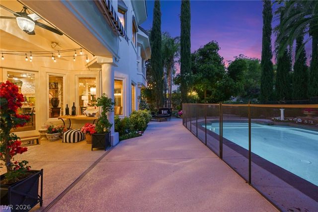 2009 Redbird Drive, Las Vegas, NV 89134