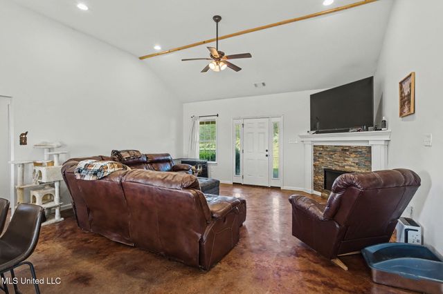 14999 Fairview Road, Byhalia, MS 38611