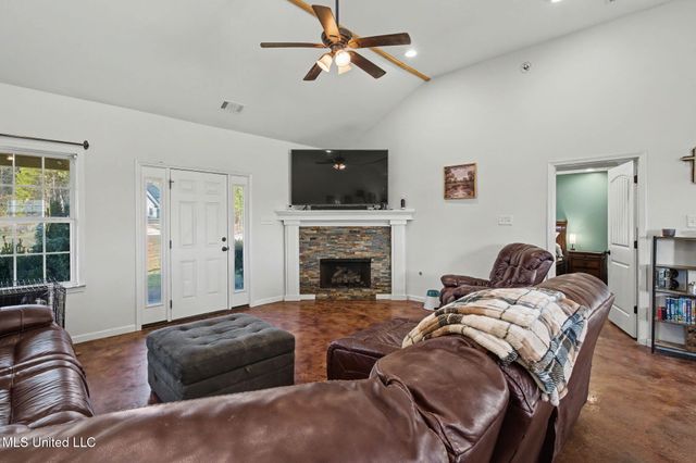 14999 Fairview Road, Byhalia, MS 38611