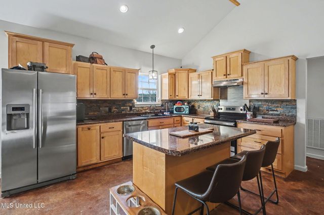 14999 Fairview Road, Byhalia, MS 38611