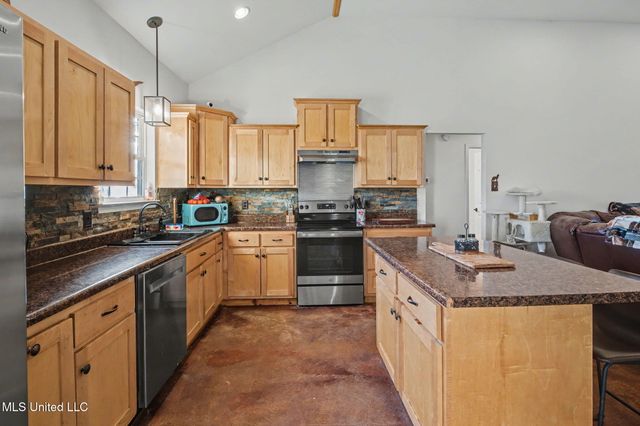 14999 Fairview Road, Byhalia, MS 38611