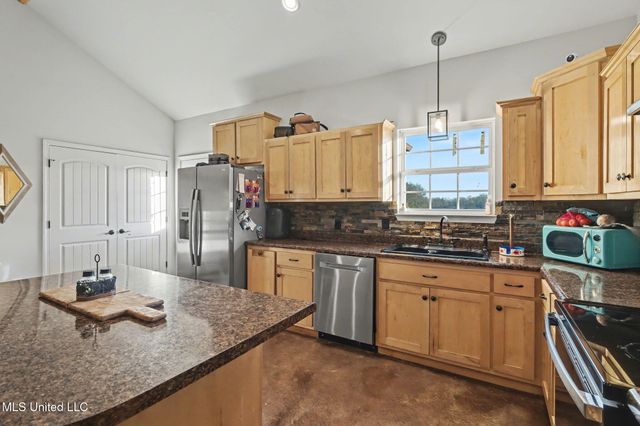 14999 Fairview Road, Byhalia, MS 38611