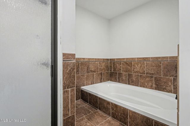 14999 Fairview Road, Byhalia, MS 38611