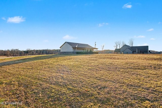 14999 Fairview Road, Byhalia, MS 38611