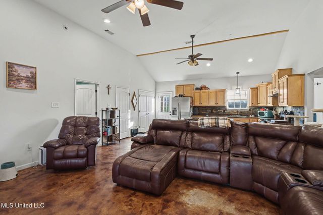 14999 Fairview Road, Byhalia, MS 38611