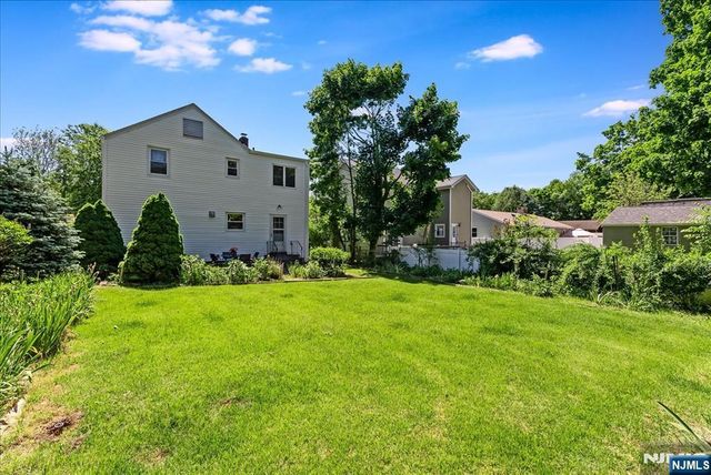 566 Barnett Place, Ridgewood, NJ 07450