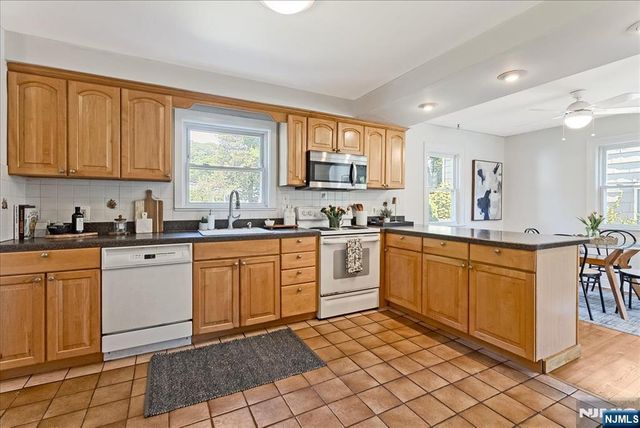 566 Barnett Place, Ridgewood, NJ 07450