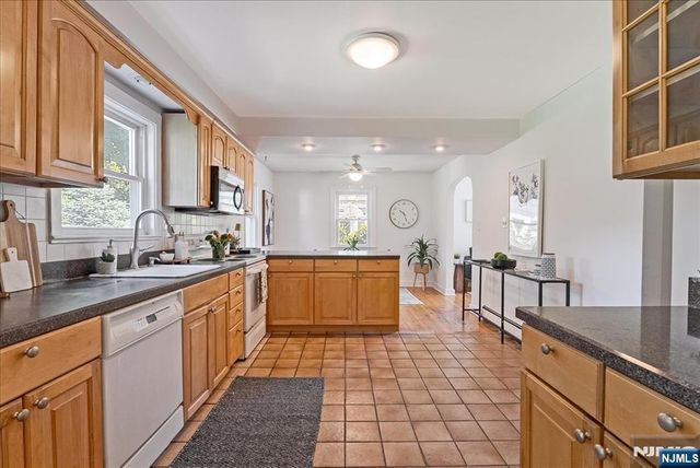 566 Barnett Place, Ridgewood, NJ 07450