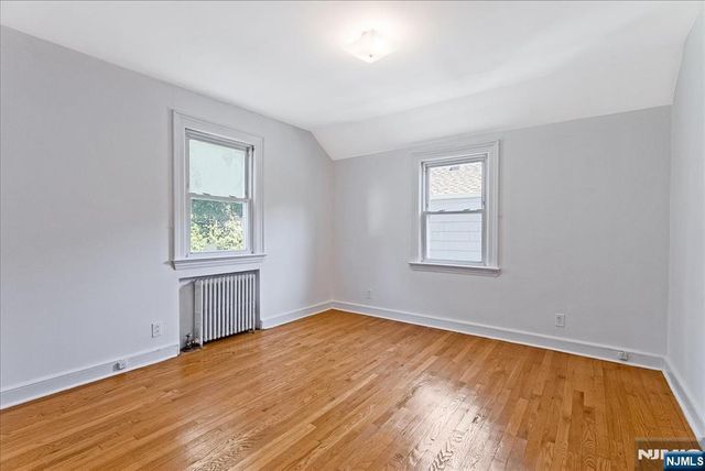 566 Barnett Place, Ridgewood, NJ 07450