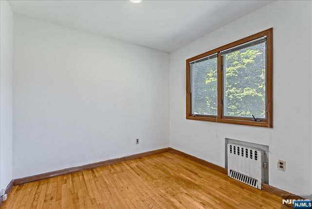 566 Barnett Place, Ridgewood, NJ 07450