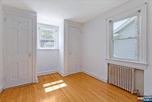 566 Barnett Place, Ridgewood, NJ 07450
