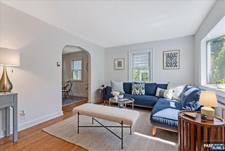 566 Barnett Place, Ridgewood, NJ 07450