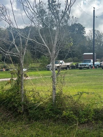 350 County Road 273, Bay City, TX 77414