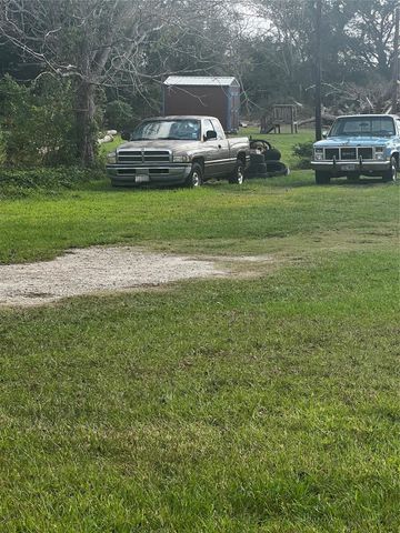 350 County Road 273, Bay City, TX 77414