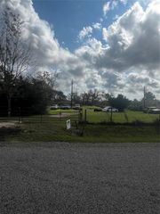 350 County Road 273, Bay City, TX 77414