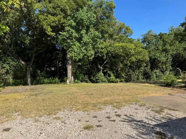 1620 N Houston School Road, Lancaster, TX 75134