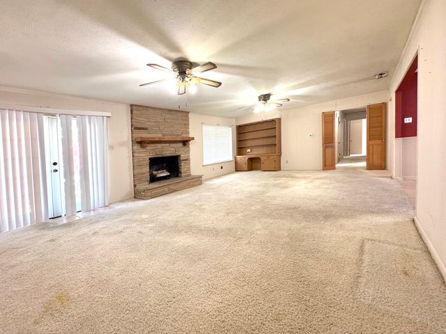 1620 N Houston School Road, Lancaster, TX 75134