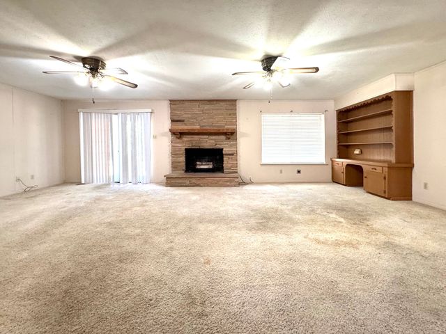 1620 N Houston School Road, Lancaster, TX 75134