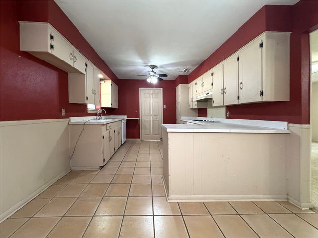 1620 N Houston School Road, Lancaster, TX 75134