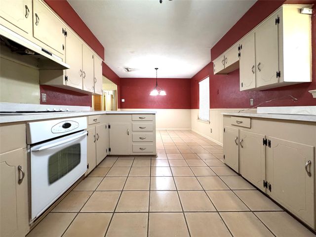 1620 N Houston School Road, Lancaster, TX 75134