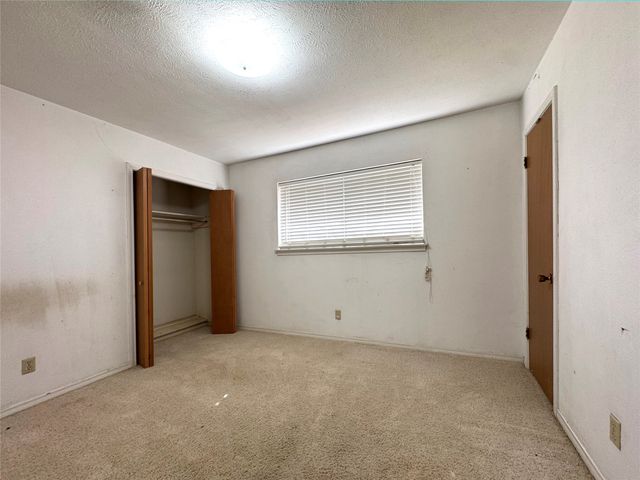1620 N Houston School Road, Lancaster, TX 75134