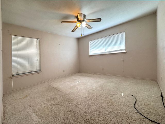 1620 N Houston School Road, Lancaster, TX 75134