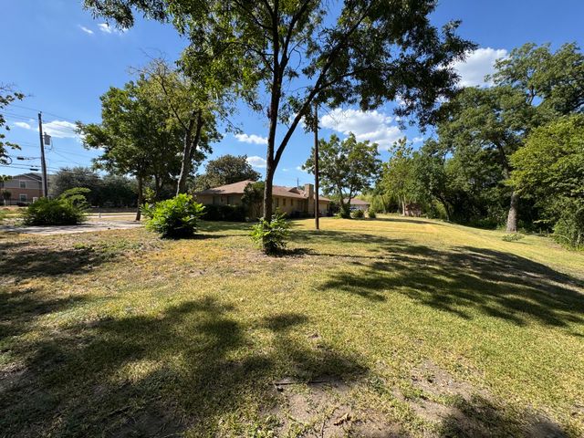 1620 N Houston School Road, Lancaster, TX 75134