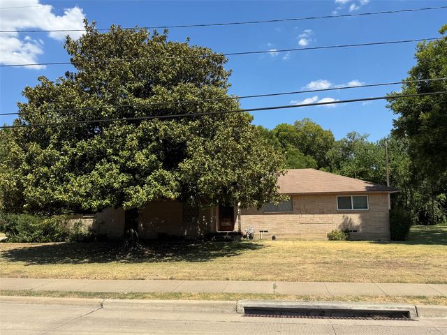 1620 N Houston School Road, Lancaster, TX 75134