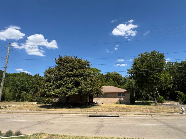 1620 N Houston School Road, Lancaster, TX 75134