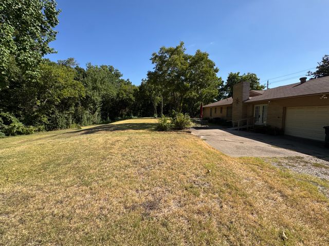 1620 N Houston School Road, Lancaster, TX 75134