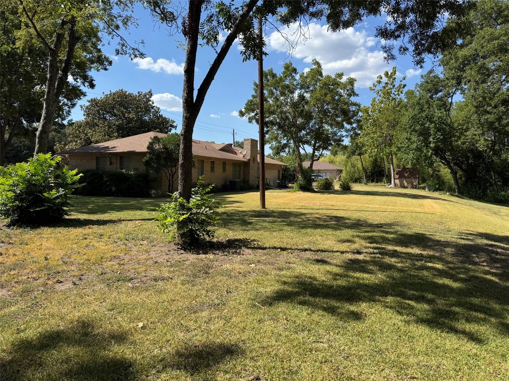 1620 N Houston School Road, Lancaster, TX 75134
