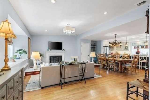 11 Countryside Lane, Marblehead, AE 09145