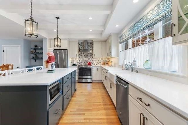 11 Countryside Lane, Marblehead, AE 09145