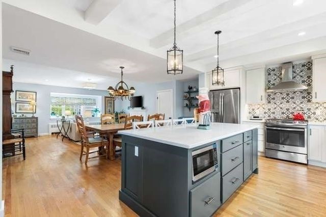 11 Countryside Lane, Marblehead, AE 09145
