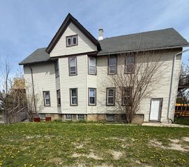 3332 N Richards STREET, Milwaukee, WI 53212