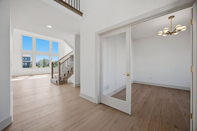 1033 Emerald Drive, Naperville, IL 60540