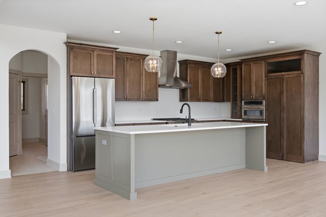 1033 Emerald Drive, Naperville, IL 60540