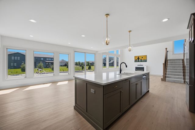 1033 Emerald Drive, Naperville, IL 60540