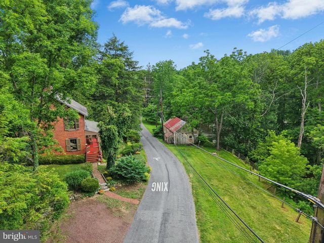 1867 OLD MILL RD, Bethlehem, PA 18015