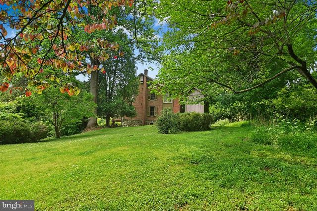 1867 OLD MILL RD, Bethlehem, PA 18015