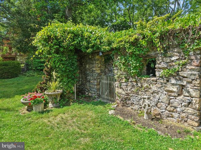 1867 OLD MILL RD, Bethlehem, PA 18015