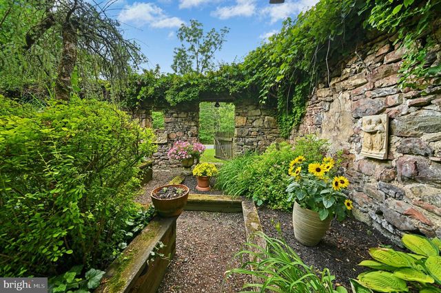 1867 OLD MILL RD, Bethlehem, PA 18015