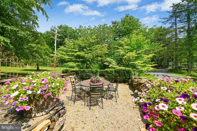 1867 OLD MILL RD, Bethlehem, PA 18015