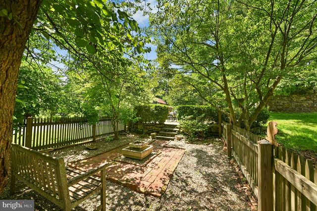 1867 OLD MILL RD, Bethlehem, PA 18015
