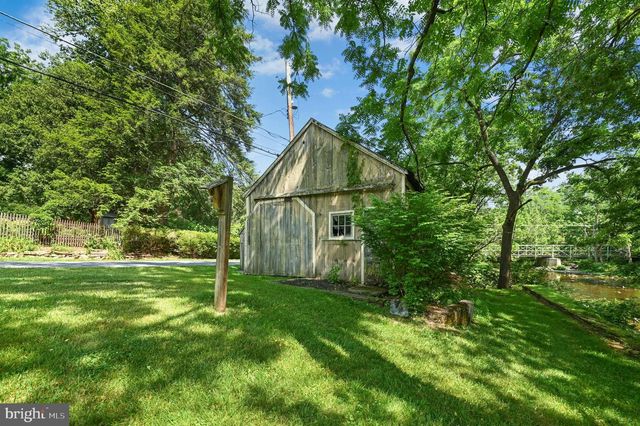 1867 OLD MILL RD, Bethlehem, PA 18015