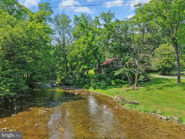 1867 OLD MILL RD, Bethlehem, PA 18015