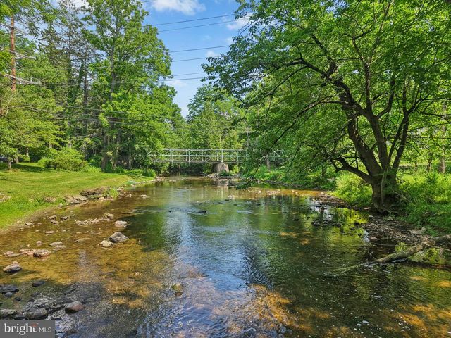 1867 OLD MILL RD, Bethlehem, PA 18015