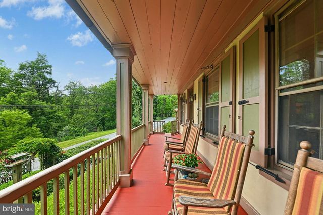 1867 OLD MILL RD, Bethlehem, PA 18015
