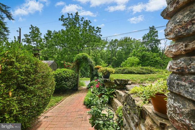 1867 OLD MILL RD, Bethlehem, PA 18015